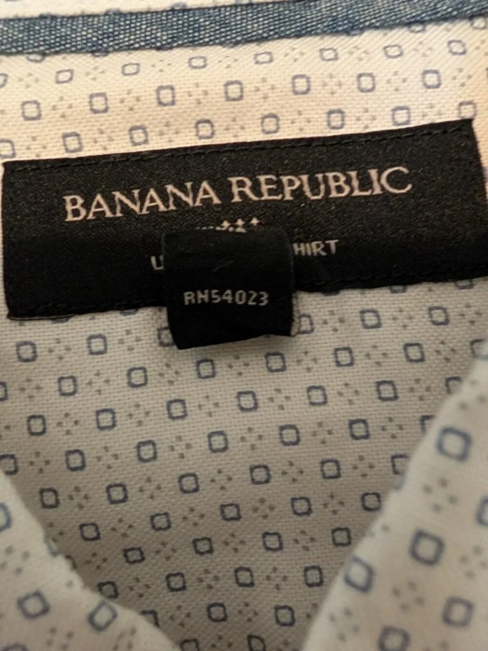 Banana Republic White Button-Down Shirt Size M